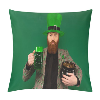 Personality  Pensive Man In Hat Holding Glass Of Beer And Pot With Golden Coins Isolated On Green  Pillow Covers