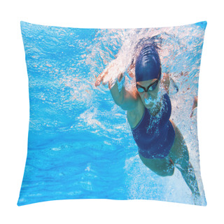Personality  Female Swimmer In Action Pillow Covers