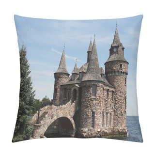 Personality  Ancient Boldt Stone Castle With Moat And Bridge Pillow Covers