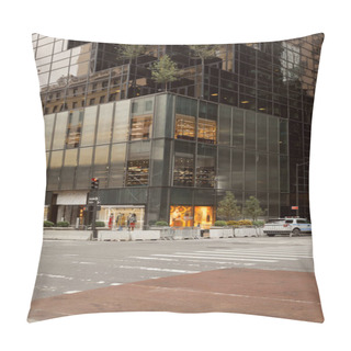 Personality  Modern Building With Glass Facade And Clothing Store On Crossroad On Avenue In New York City Pillow Covers