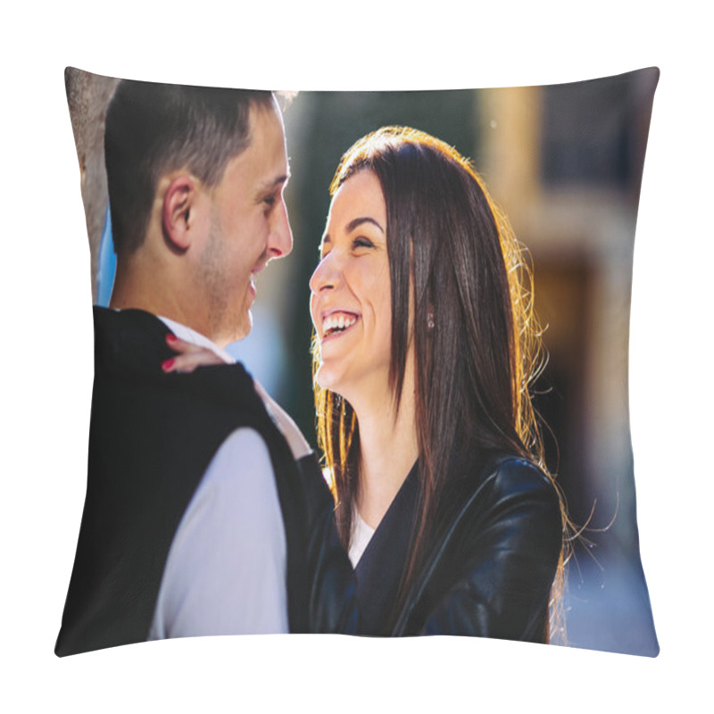 Personality  Couple in the city pillow covers
