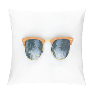 Personality  Summer Sunglasses With Tropical Palm Tree Reflections. 3D Rendering Pillow Covers