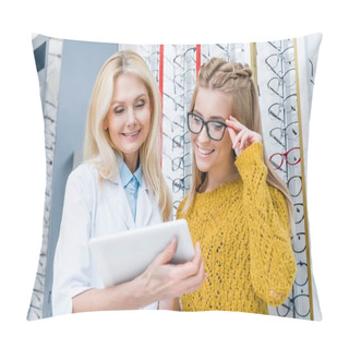 Personality  Optician With Digital Tablet Helping Client To Choose Eyeglasses In Optics Pillow Covers