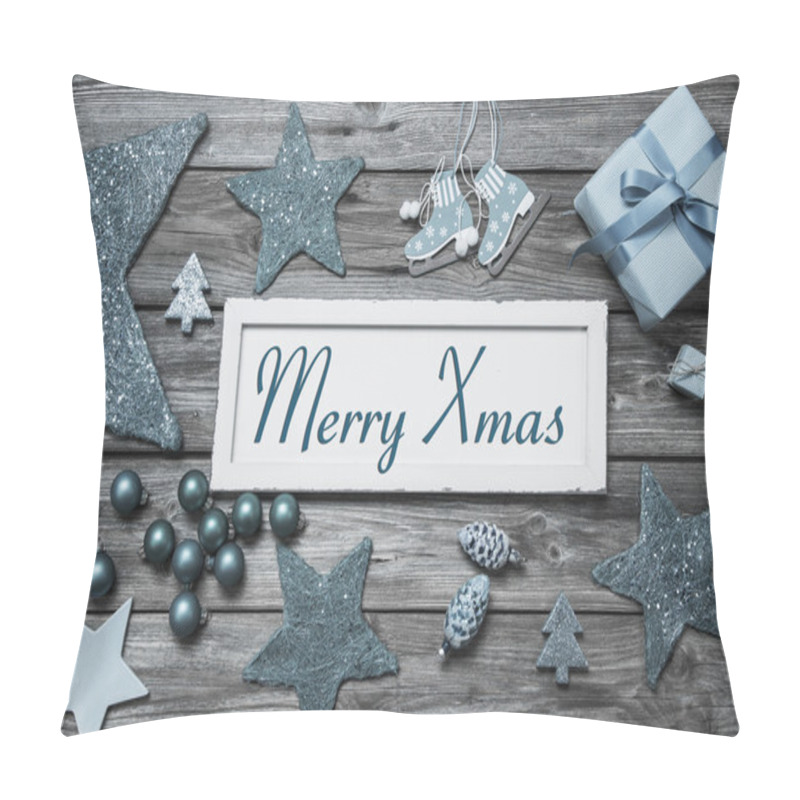 Personality  Merry Xmas greeting card with white wooden sign and blue turquoi pillow covers