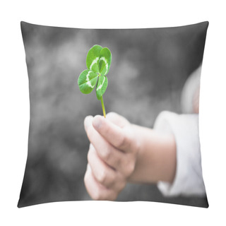 Personality  Four-Leaved Clover In A Child Hand Pillow Covers
