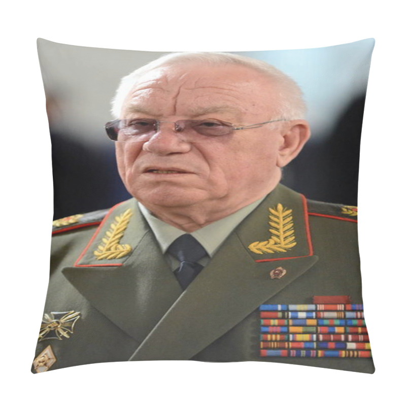 Personality   The Minister Of Internal Affairs Of Russia (1995-1998) Anatoly Sergeevich Kulikov , General Of The Army, The Russian Military Commander. Doctor Of Economic Sciences Pillow Covers
