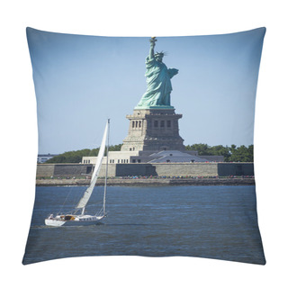Personality  Statue Of Liberty And Yacht Pillow Covers