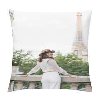 Personality  Cheerful Traveler In Straw Hat Looking T Camera With Eiffel Tower At Background In France  Pillow Covers