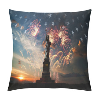 Personality  Independence Day. Liberty Enlightening The World Pillow Covers