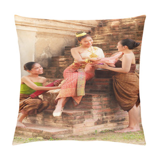 Personality  Asian Noble Beauty With Maids Dressed In Traditional Clothes Shopping In Old Retro Historical Period Theme Pillow Covers