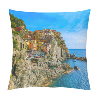 Personality  Colorful Traditional Houses On A Rock Over Mediterranean Sea, Manarola, Cinque Terre, Italy Pillow Covers