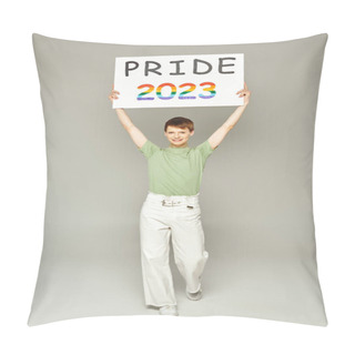 Personality  Full Length Of Happy Young Queer Person With Lip Gloss Standing In White Denim Jeans And Green T-shirt While Holding Pride 2023 Placard On Grey Background Pillow Covers