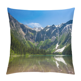 Personality  Scenic Mountain Views, Avalanche Lake, Glacier National Park Mon Pillow Covers