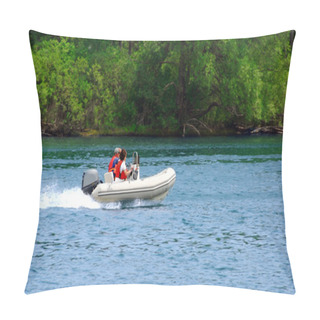 Personality  A Couple Driving An Inflatable Boat On A River Pillow Covers