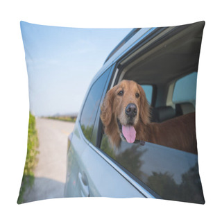 Personality  Golden Retriever Put His Head Out Of The Car Window Pillow Covers