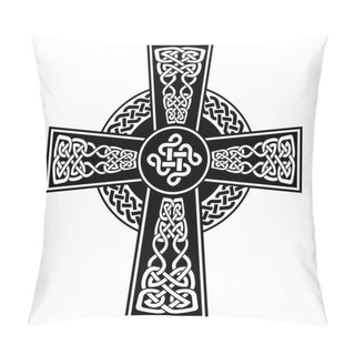Personality  Celtic Style Cross With  Endless Knots Patterns In White And Black With Stroke Elements And Surrounding Black Ring With Knot Element  Inspired By Irish St Patrick's Day, And Irish And Scottish Carving Art Pillow Covers