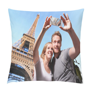 Personality  Happy Couple Selfie In Paris Pillow Covers