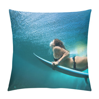 Personality  Dynamic Motion Shot Of Female Surfer In Black Bikini Diving With Surfboard Underwater Rolling Wave Pillow Covers