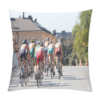 Personality  Running Triathletes And Bikes Pillow Covers