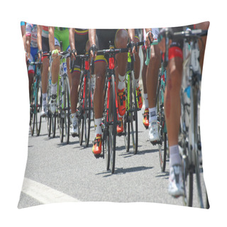 Personality  Cyclists With Sports During Abbiglaimento During A Challenging R Pillow Covers