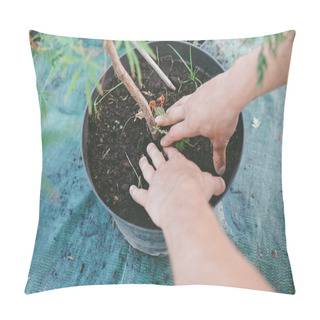 Personality  Gardener Planting Plant In Bucket Pillow Covers