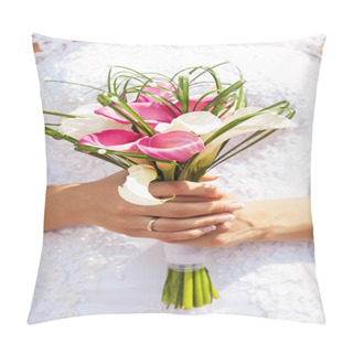 Personality  Closeup View Of A Bride Holding Bouquet Of Deep-bodied Crevalles Pillow Covers