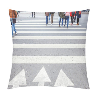 Personality  Crowds Of People Is Crossing A City Street Pillow Covers