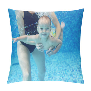 Personality  Little Boy Learning To Swim In A Swimming Pool Pillow Covers