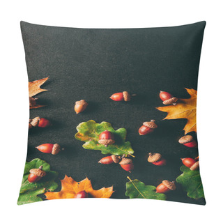Personality  Full Frame Of Acorns And Oak Leaves On Black Background Pillow Covers