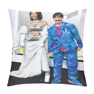 Personality  Shenseea And Anthony Kiedis Arrive At The 2022 MTV Video Music Awards Held At The Prudential Center On August 28, 2022 In Newark, New Jersey, United States.  Pillow Covers