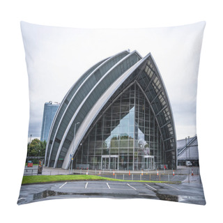 Personality  Clyde Auditorium At The SSE Scottish Exhibition And Conference Center In Glasgow - GLASGOW, SCOTLAND UK - OCTOBER 4, 2022 Pillow Covers