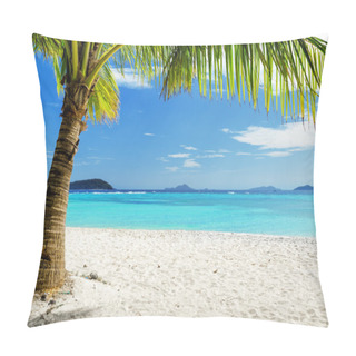 Personality  Green Tree On White Sand Beach Pillow Covers