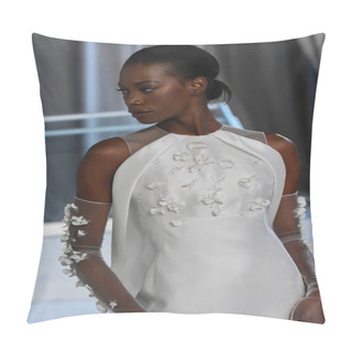 Personality   Peter Langer Bridal Show   Pillow Covers