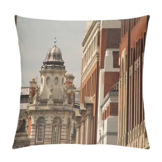 Personality  Urban View In The City Of London Pillow Covers