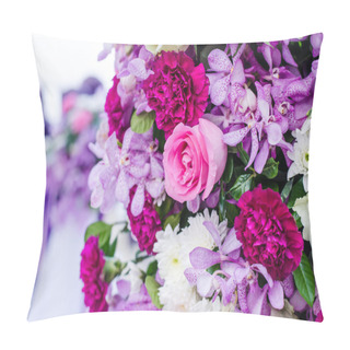 Personality  Romantic Roses And Purple Bouquet. Pillow Covers