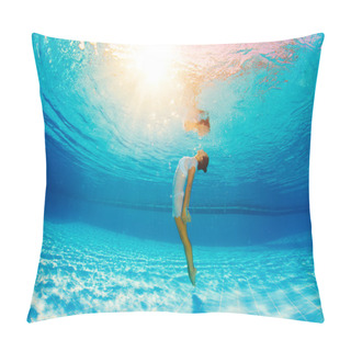 Personality  Underwater Swimming And Reflection In Water Pillow Covers