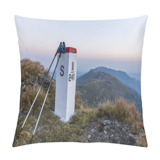 Personality  Trekking Poles Based On A Boundary. Pillow Covers