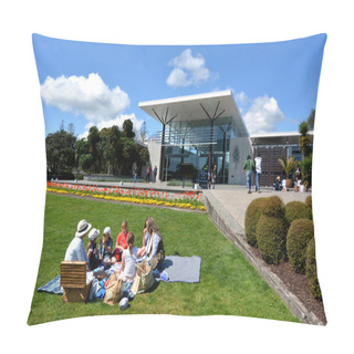 Personality  Auckland Botanic Gardens - New Zealand Pillow Covers