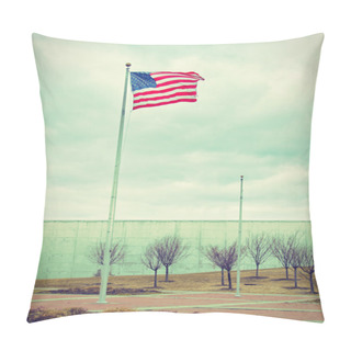 Personality  US Flag In The Liberty Park 9-11 Memorial - Vintage Pillow Covers