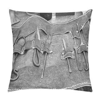 Personality  Medieval Edged Weapons Pillow Covers