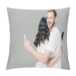 Personality  Young Couple In White T-shirts Hugging While Using Smartphones On Grey Background Pillow Covers