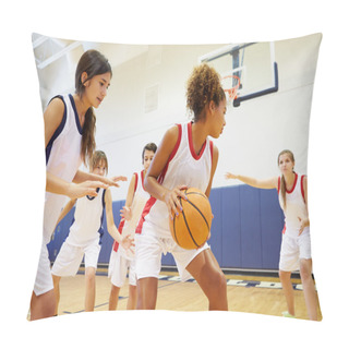 Personality  Female Basketball Team Playing Game Pillow Covers