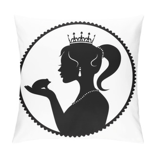 Personality  Princess Kissing A Frog Pillow Covers