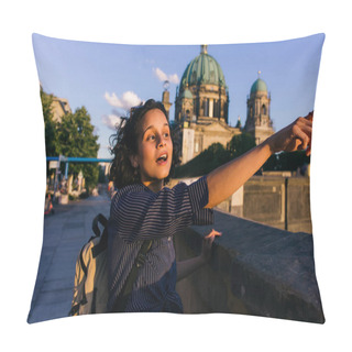 Personality  BERLIN, GERMANY - JULY 14, 2020: Amazed Young Woman Pointing Away Near Blurred Berlin Cathedral Pillow Covers