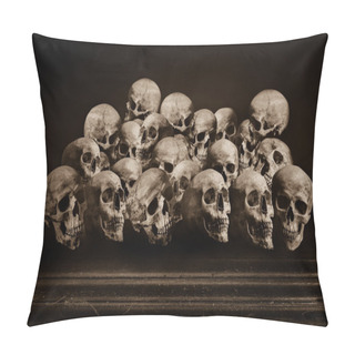 Personality  Human Skulls On Table Pillow Covers