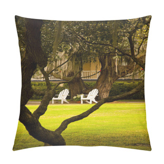 Personality  Under The Oaks Pillow Covers