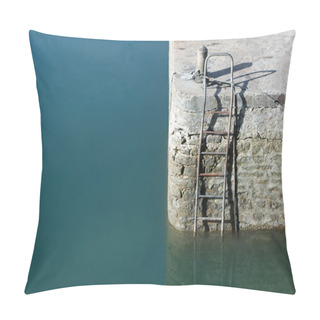Personality  Harbor Wall With Steel Ladder Pillow Covers