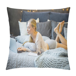 Personality  Woman Using Laptop Pillow Covers