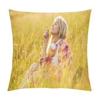 Personality  Happy Girl Smelling A Flower Pillow Covers