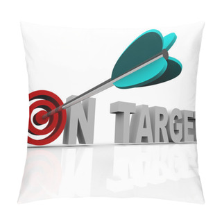 Personality  On Target - Arrow On Bulls-Eye Pillow Covers